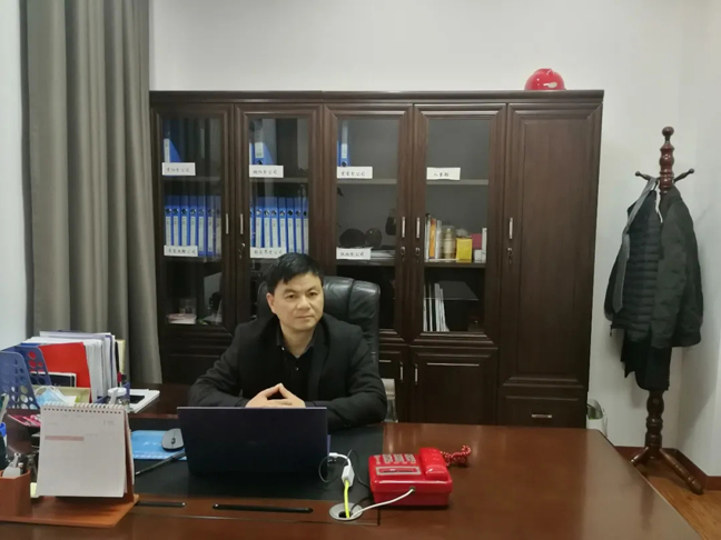 張家界國輝建材有限公司,張家界塔吊租賃,施工電梯租賃,重型吊車(chē)租賃,隨車(chē)吊租賃,辦公車(chē)輛 張家界國輝建材有限公司,張家界塔吊租賃,施工電梯租賃,重型吊車(chē)租賃,隨車(chē)吊租賃,辦公車(chē)輛